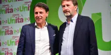 Applausi e cori per Giuseppe Conte: giro delle cucine e bagno di folla, il leader M5s ‘si prende’ la festa Pd