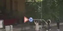 Vandalismi e scorribande. I genitori: "Paghiamo noi"