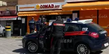 Rapina al Conad con spray. Presi due giovani in fuga