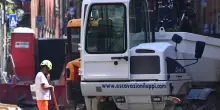 Tram in ritardo su via San Felice. Oggi summit negozianti-Comune: "Correttivi per la viabilità ed aiuti"