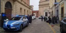 L’omaggio della polizia ai carabinieri in lutto