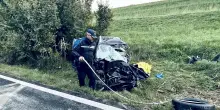 Ancora una tragedia sulla Statale 16, auto si schianta contro un camion: muore a 28 anni
