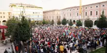 Sciopero e cortei per Gaza. In mille sfilano in piazza. Scuola a ’singhiozzo’