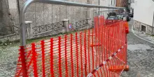 "Troppi cantieri, restano solo 9 posti auto: abbandonati dal Comune"