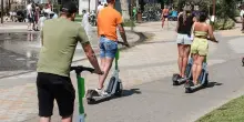 Allarme monopattini. In aumento gli incidenti provocati da chi li guida. Ma le sanzioni sono poche