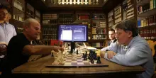 L’intelligenza artificiale insegna a giocare a scacchi: come funziona il nuovo programma dell’Unibo