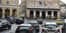 Auto in centro, c’è la proroga. Ira dei residenti