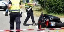 Ennesima tragedia della strada. In scooter contro un camper. Sbalzato di sella, muore a 66 anni
