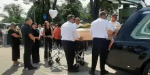 Lacrime e palloncini per Gessica: "Ci lasci il tuo sorriso contagioso"