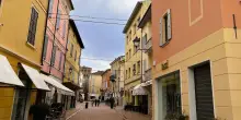Biciclette nelle vie del centro: "Sono pericolose per i passanti"