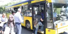 Bus, rivoluzione biglietti: il cartaceo va in pensione, ecco i titoli con Qr code