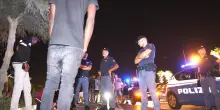 Razzia sotto l’ombrellone. Rubano denaro e sette cellulari. Tentano la fuga: presi dalla polizia