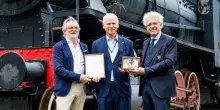 Una perla a Palazzo Varignana. La targa d’oro dei mezzi storici alla locomotiva ultracentenaria