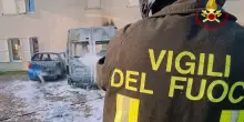Incendio a Tavullia, auto in fiamme davanti a un’abitazione / Video