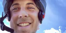 Muore nello schianto con la moto. Si indaga per omicidio stradale