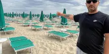 Spiaggia libera, ritrovo di ladruncoli. Ragazzini rubano borsa a bagnante