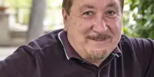 "Il libro tra le mani e il pallone ai piedi"