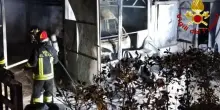 Incendio Acqualagna: distrutto un capannone con un trattore e due auto