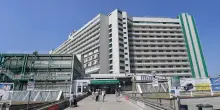 Ospedale Maggiore, furti e auto danneggiate: ancora vandalismi nei parcheggi. Cosa chiedono gli operatori