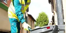 Rifiuti, ecco la prima bolletta: "Aumenti anche del 20-30%"