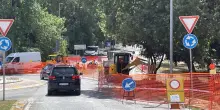 Ingorgo di cantieri: code e disagi. Sbarrato un accesso a Collevario: "Gestione sbagliata dei lavori"