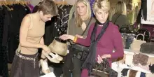 Vintage Market con scarpe e borse alla Fiera di San Crispino