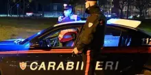 Lite in casa, lei accoltella il compagno