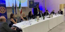 "Allarme, medici all’estero perché sono pagati meglio"