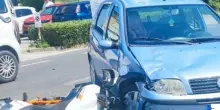 Auto contro moto, giovane a Torrette