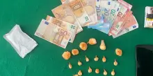 Fano, vede pattuglia dei carabinieri e getta droga dal finestrino