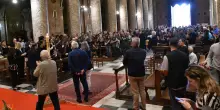 Il genio di ’Fabri’ per il prossimo: "Ora riaprirai gli occhi in cielo": "Bello averti avuto come papà"