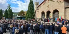 Marcia su Roma, 700 a Predappio e tornano i saluti romani. Forza Nuova annulla il proprio corteo: "Denunciamo il questore"