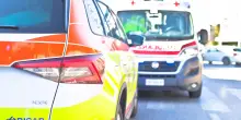 Incidente a Pesaro, muore motociclista nello scontro con un’auto