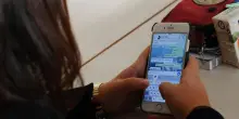 Ricatta la ex di 15 anni: “Pubblico le tue foto intime”. Si erano conosciuti sui social