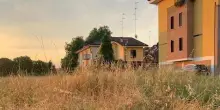 Proteste per l’area incolta: "L’erba lì è troppo alta"