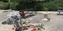 Panchina rossa per Gentiana. È quella dove il suo assassino si è seduto dopo il delitto