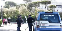 Sorpreso a rubare, aggredisce ristoratore che cade su una porta a vetri e si taglia