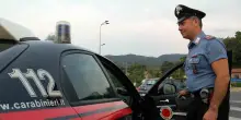 Schiaffi, pugni e minacce alla compagna e alla figlia minorenne: scatta il divieto di avvicinamento
