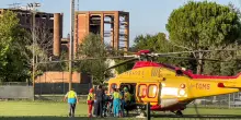 Bimba di 2 anni cade dallo scivolo, portata al Salesi