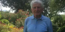Il prof di 92 anni vuole rivedere i suoi studenti, alla cena si presentano in 100: “Ho i giorni contati, ma questo non ha prezzo”