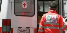 Scontro frontale tra due auto. Padre e figlia in prognosi risevata