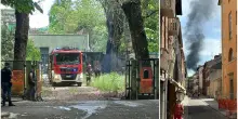Incendio oggi a Reggio Emilia: fuoco nella fabbrica abbandonata, colonna di fumo in cielo / Video