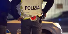Salì sul cofano di una volante a Milano Marittima: individuato autore della bravata