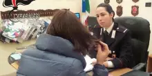 Picchia la moglie davanti ai figli, arrestato