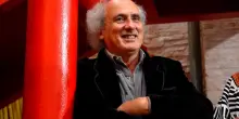 L’ultimo saluto a Stefano Benni: la camera ardente nel cortile dell’Archiginnasio