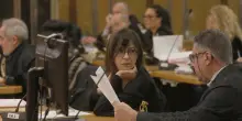 Stalking sulla figlia maggiore: "Perseguitata a casa e sul lavoro". I carabinieri arrestano la madre