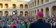 Settantacinquemila pellegrini in marcia per 28 chilometri. Il messaggio di papa Leone: "Maria la vostra guida"