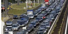 Esodo estivo, traffico intenso su A1 e A14: quando partire e cosa sapere per evitare le code