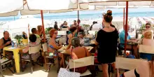 Caccia agli stagionali in riviera: "Manca personale specializzato"