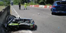 L’incrocio della morte. Non ce l’ha fatta il motociclista 74enne